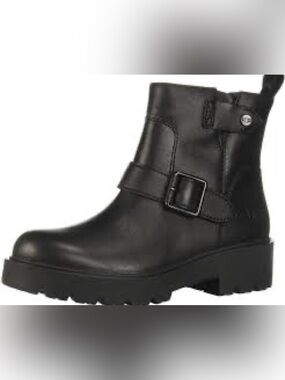 UGG Women's Saoirse Black Leather Buckle Ankle Boots